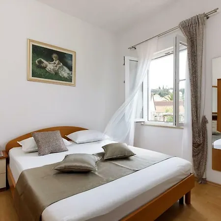 Apartment Apartman Della Croce Sutivan