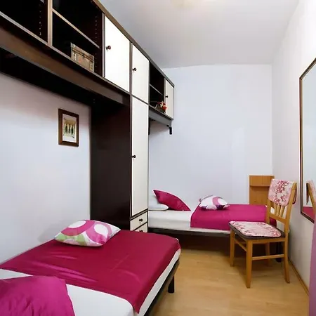 Apartment Apartman Della Croce Sutivan
